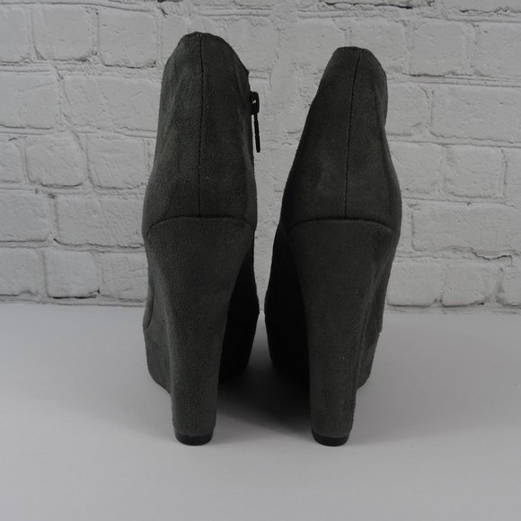 🆕 Michael Antonio Cane Grey Suede Wedge Bootie - Picture 4 of 10